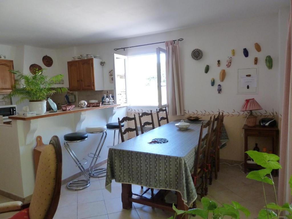 Bed and Breakfast Les Cigales Saint-Andiol Екстер'єр фото