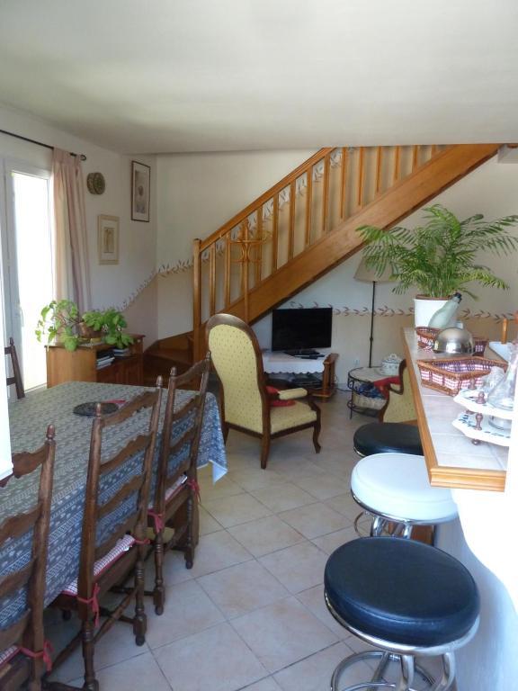 Bed and Breakfast Les Cigales Saint-Andiol Екстер'єр фото