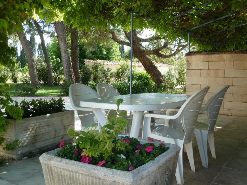 Bed and Breakfast Les Cigales Saint-Andiol Екстер'єр фото